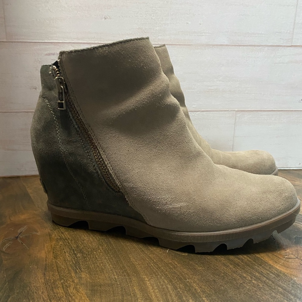 Sorel Women's Wedges in Taupe and Green